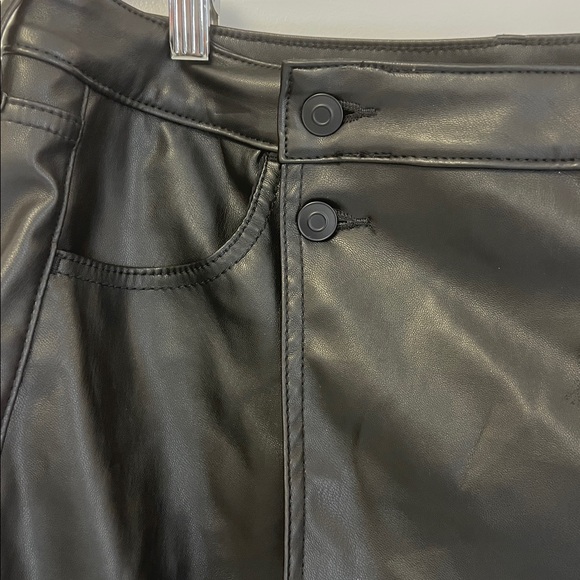 Celebrity Pink Black Faux Leather Skort Pockets Sz XXL - Picture 2 of 8